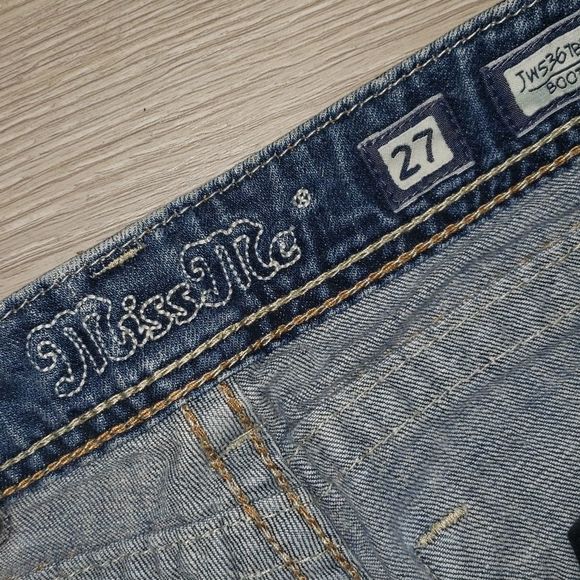 EUC Miss Me Beautiful Embroidery Emblishment Jeans - Picture 5 of 9